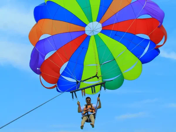 Parasailing Kish: Exciting Recreation Above the Sky