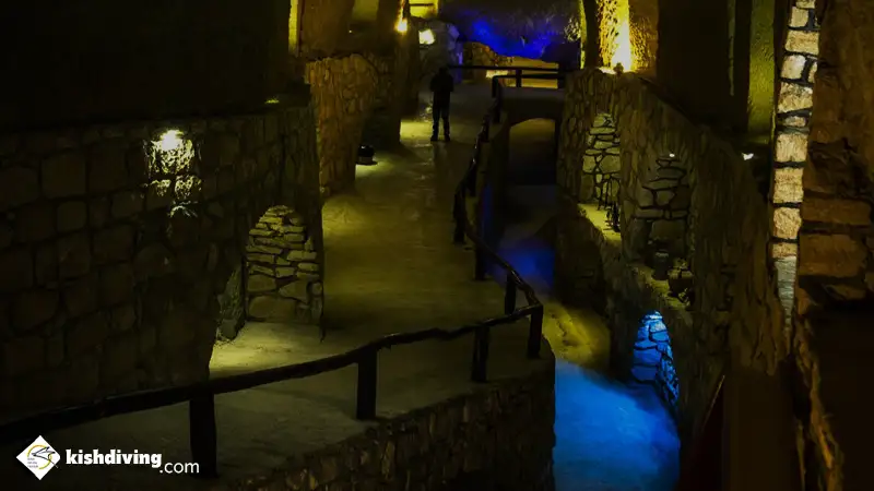 شهر زیر زمینی کاریز کیش در شب