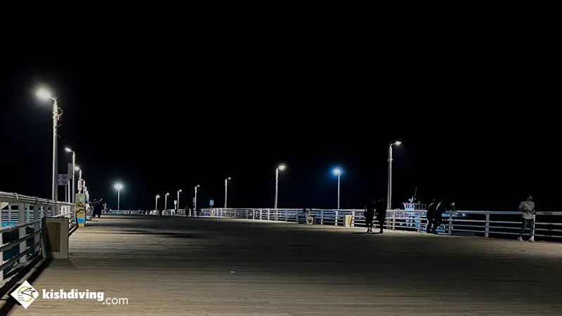 اسکله تفریحی کیش در شب