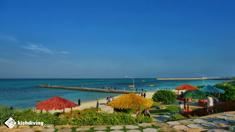 ساحل میرمهنا کیش در روز