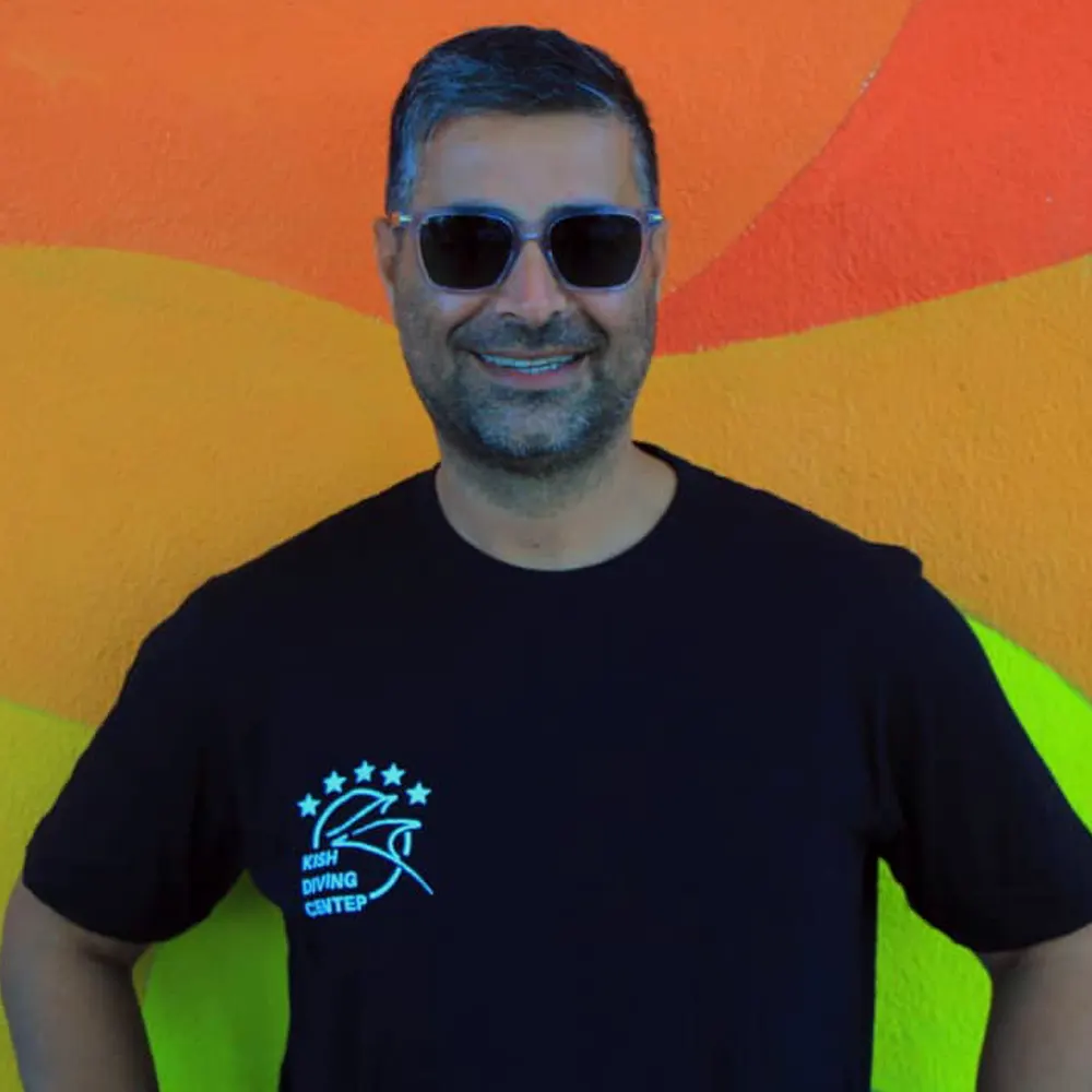 نوید شیخی در مرکز غواصی و تفریحات دریایی کیش